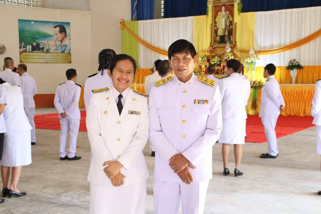 วันที่ 13 ตุลาคม 2566 นายสมาน วังฉาย สาธารณสุขอำเภอพนม เจ้าหน้าที่สาธารณสุขอำเภอพนม ร่วมกิจกรรมเนื่องในวันนวมินทรมหาราช

1️⃣ พิธีทำบุญตักบาตร พระสงฆ์ ณ หน้าที่ว่าการอำเภอพนม

2️⃣ พิธีวางพวงมาลา ณ หอประชุมอำเภอพนม

3️⃣ กิจกรรมจิตอาสา “เราทำความ ดี ด้วยหัวใจ” ณ สวนสาธารณะเฉลิมพระเกียรติ รัชกาลที่ 9 หมู่ที่ 1 ตำบลพนม