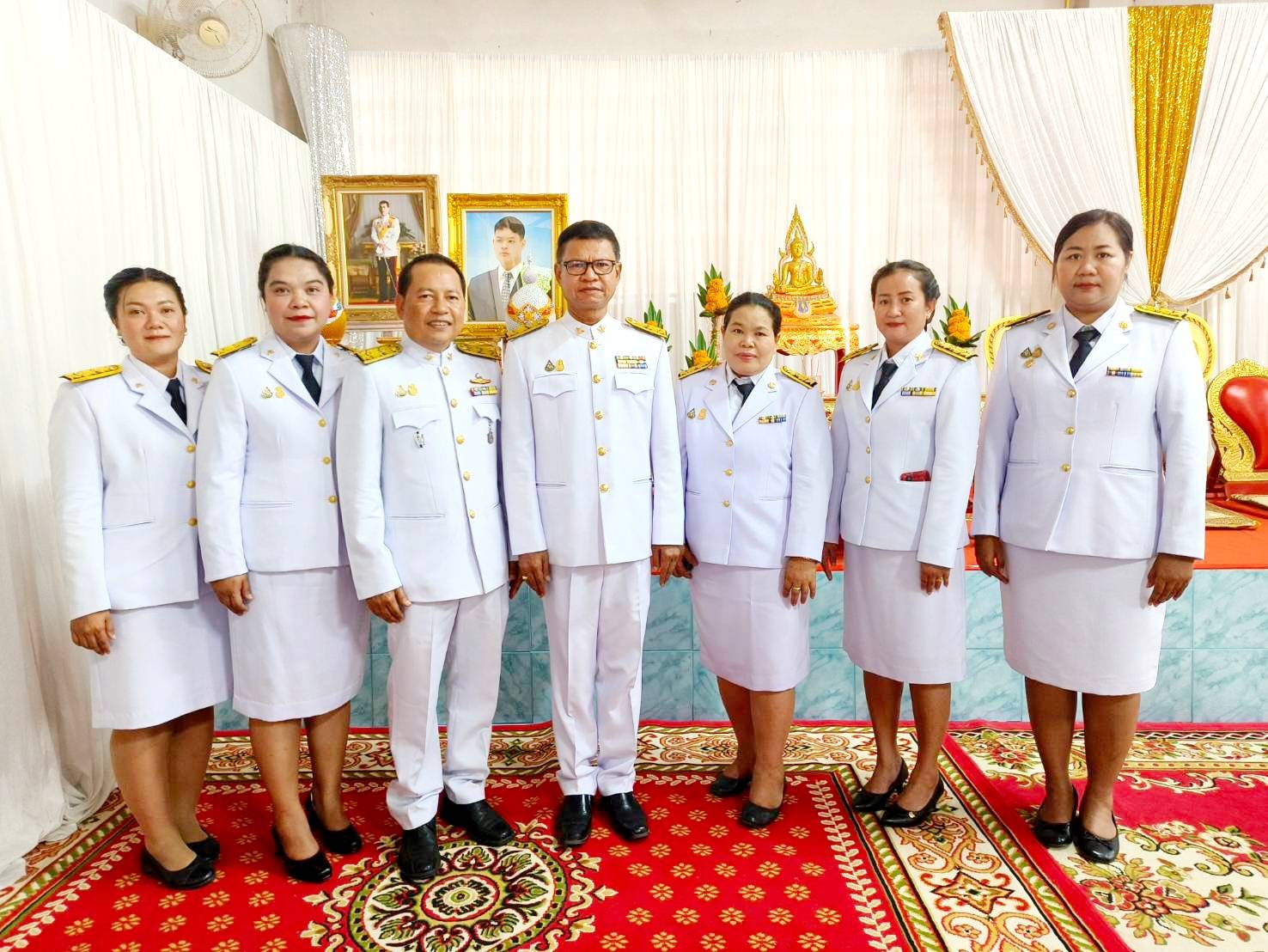 วันที่ 29 เมษายน 2567 
ดร.สรรเพชญ เรืองอร่าม สาธารณสุขอำเภอพนม  พร้อมเจ้าหน้าที่สาธารณสุข เข้าร่วมพิธีเจริญพระพุทธมนต์และเจริญจิตตภาวนาถวายเป็นพระราชกุศลเนื่องในโอกาสวันคล้ายวันประสูติสมเด็จพระเจ้าลูกยาเธอ เจ้าฟ้าทีปังกรรัศมีโชติ มหาวชิโรตตมางกูร สิริวิบูลยราชกุมาร 29 เมษายน 2567 ณ วัดพังกาญจน์ หมู่ที่ 2 ตำบลพังกาญจน์ อำเภอพนม จังหวัดสุราษฎร์ธานี