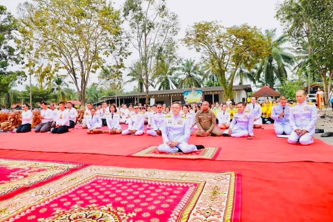 วันที่ 3 ธันวาคม 2567
ดร.สรรเพชญ เรืองอร่าม สาธารณสุขอำเภอพนม เข้าร่วมถวายภัตตาหารเพลแด่พระภิกษุสงฆ์ 510 รูป ตามโครงการจาริกธุดงค์ธรรมยาตราเผยแผ่ธรรมเฉลิมพระเกียรติ ถวายเป็นพระราชกุศลแด่พระบาทสมเด็จพระเจ้าอยู่หัว เนื่องในโอกาสพระราชพิธีมหามงคลเฉลิมพระชนมพรรษา 6 รอบ 28 กรกฎาคม 2567 ณ วัดต้นยวน ตำบลคลองชะอุ่น