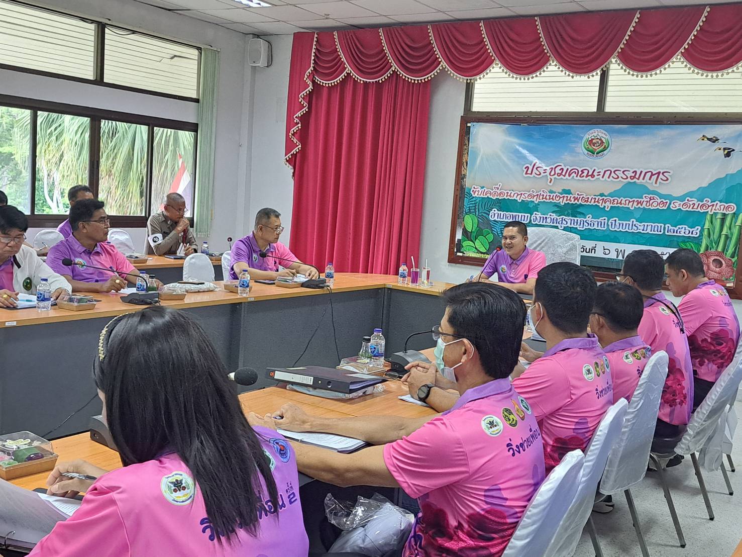 วันที่ 6 พฤษภาคม 2568 
นายสุเชาว์ ทูโทสิก นายอำเภอพนม  เป็นประธาน การประชุมขับเคลื่อนการดำเนินงานพัฒนาคุณภาพชีวิตอำเภอพนม ปีงบประมาณ 2568 ครั้งที่ 3 ณ ห้องประชุมชั้น 2 ที่ว่าการอำเภอพนมจังหวัดสุราษฎร์ธานี