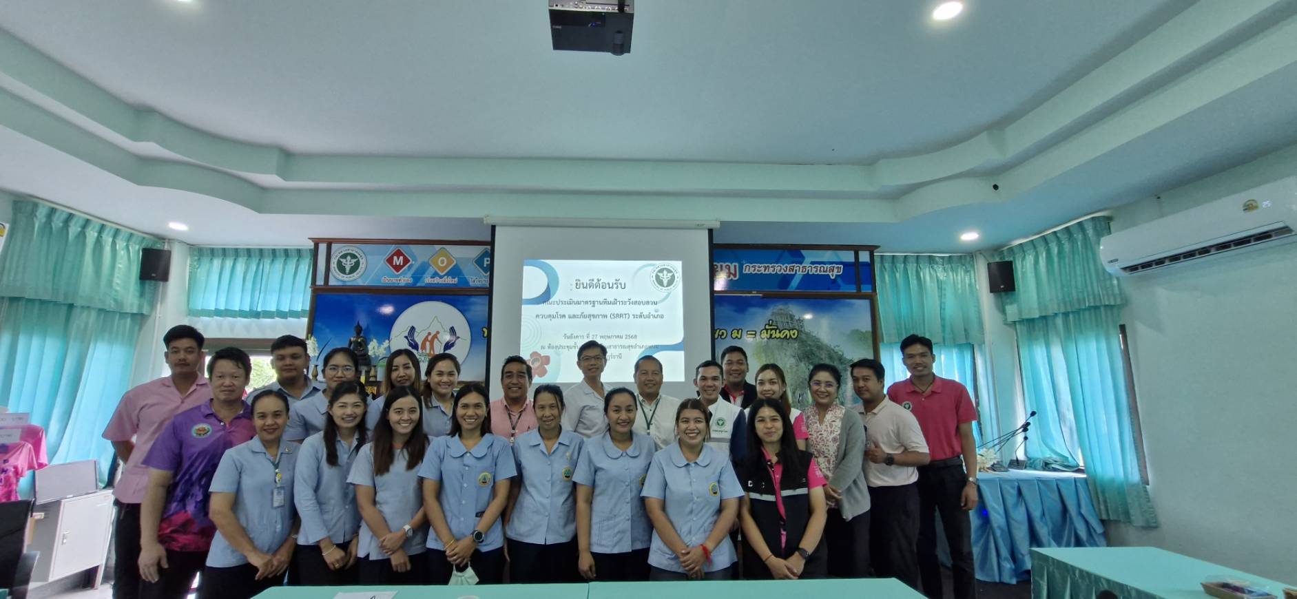 วันที่ 27 พฤษภาคม 2568 เครือข่ายบริการสุขภาพอำเภอพนม นำโดยนายแพทย์จิตติกร ผลแก้ว ผู้อำนวยการโรงพยาบาลพนม นายพนมศักดิ์ จันทร์ปาน  ผู้ช่วยสาธารณสุขอำเภอพนม พร้อมด้วยเจ้าหน้าที่สาธารณสุข ร่วมต้อนรับและรับการประเมินมาตรฐานทีมเฝ้าระวัง สอบสวนควบคุมโรค และภัยสุขภาพ (SRRT) โดยเจ้าหน้าที่จากสำนักงาน ป้องกันควบคุมโรคที่ 11 นครศรีธรรมราช และสำนักงานสาธารณสุขจังหวัดสุราษฎร์ธานี ณ ห้องประชุม ชั้น 2 สำนักงานสาธารณสุขอำเภอพนม จังหวัดสุราษฎร์ธานี