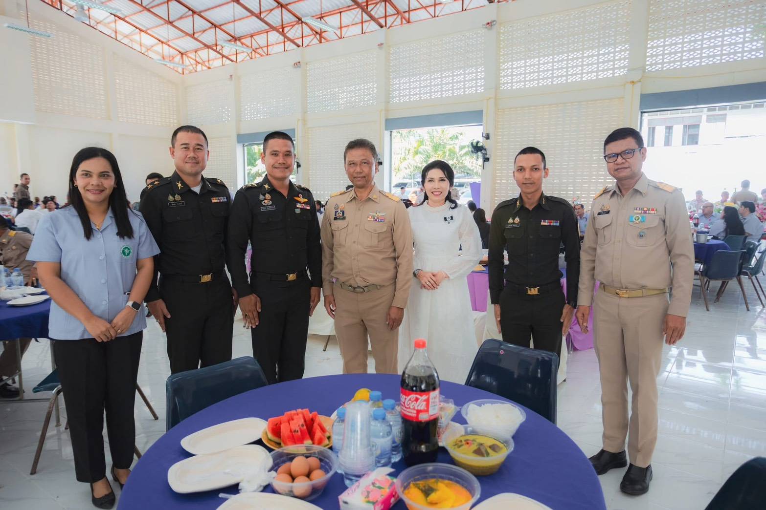 วันที่ 15 ธันวาคม 2568
ดร.สรรเพชญ เรืองอร่าม สาธารณสุขอำเภอพนม พร้อมด้วยเจ้าหน้าที่สาธารณสุข ร่วมต้อนรับและแสดงความยินดีแก่ ท่านสันติ บุญรอด  ในโอกาสย้ายมาดำรงตำแหน่งนายอำเภอพนม  ณ ศาลาประชาคมอำเภอพนม
