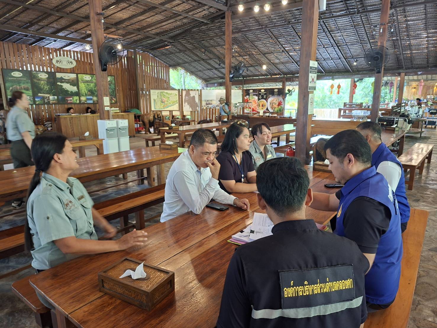 วันที่ 23 เมษายน 2569
ดร.สรรเพชญ เรืองอร่าม สาธารณสุขอำเภอพนม มอบหมายให้ นางสาวพรเพ็ญ เพชรชู นักสาธารณสุขชํานาญการ ออกตรวจโรงแรมและสถานที่พักที่ไม่ใช่โรงแรม ร่วมกับคณะกรรมการพิจารณากลั่นกรองการดําเนินการตามพระราชบัญญัติโรงแรม พ.ศ.2547 ระดับอำเภอ เพื่อขออนุญาตประกอบธุรกิจ ในพื้นที่ตําบลคลองศก อําเภอพนม จังหวัดสุราษฎร์ธานี