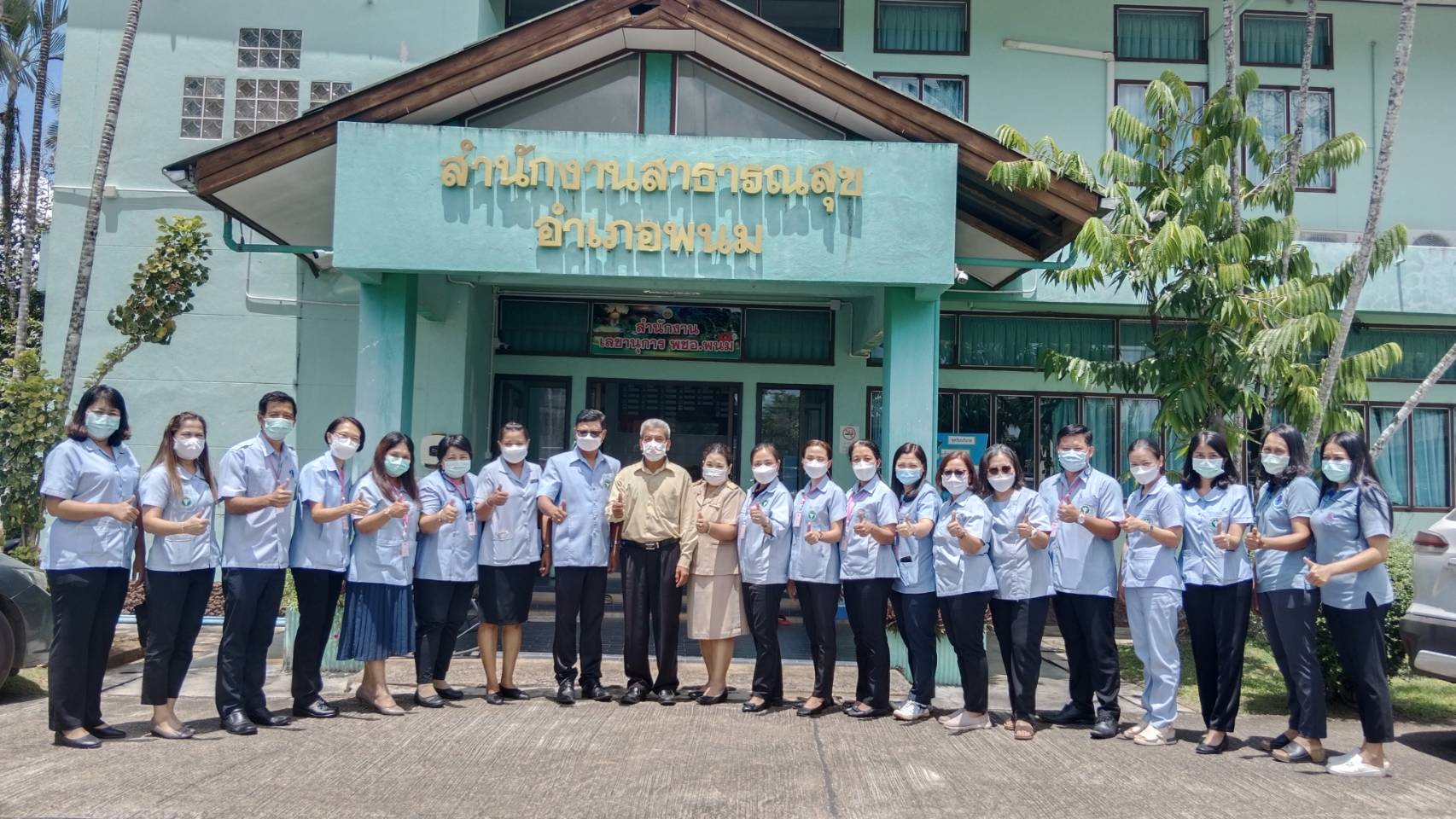 วันที่ 15 สิงหาคม 2565 สำนักงานสาธารณสุขอำเภอพนม ต้อนรับการศึกษาดูงานของผู้เข้ารับการอบรมหลักสูตรผู้บริหารการสาธารณสุขระดับกลาง รุ่นที่ 35
