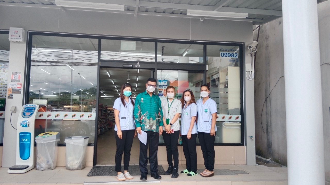 วันที่ 10 ตุลาคม 2565 เครือข่ายบริการสุขภาพอำเภอพนม  ลงพื้นที่ตรวจสอบการจำหน่ายบะหมี่สำเร็จรูป ที่มีสารปนเปื้อนเอพิลีนออกไซด์ (ยาฆ่าแมลง) ในซุปเปอร์มาเก็ต และร้านขายของชำในพื้นที่ อำเภอพนม จังหวัดสุราษฎร์ธานี