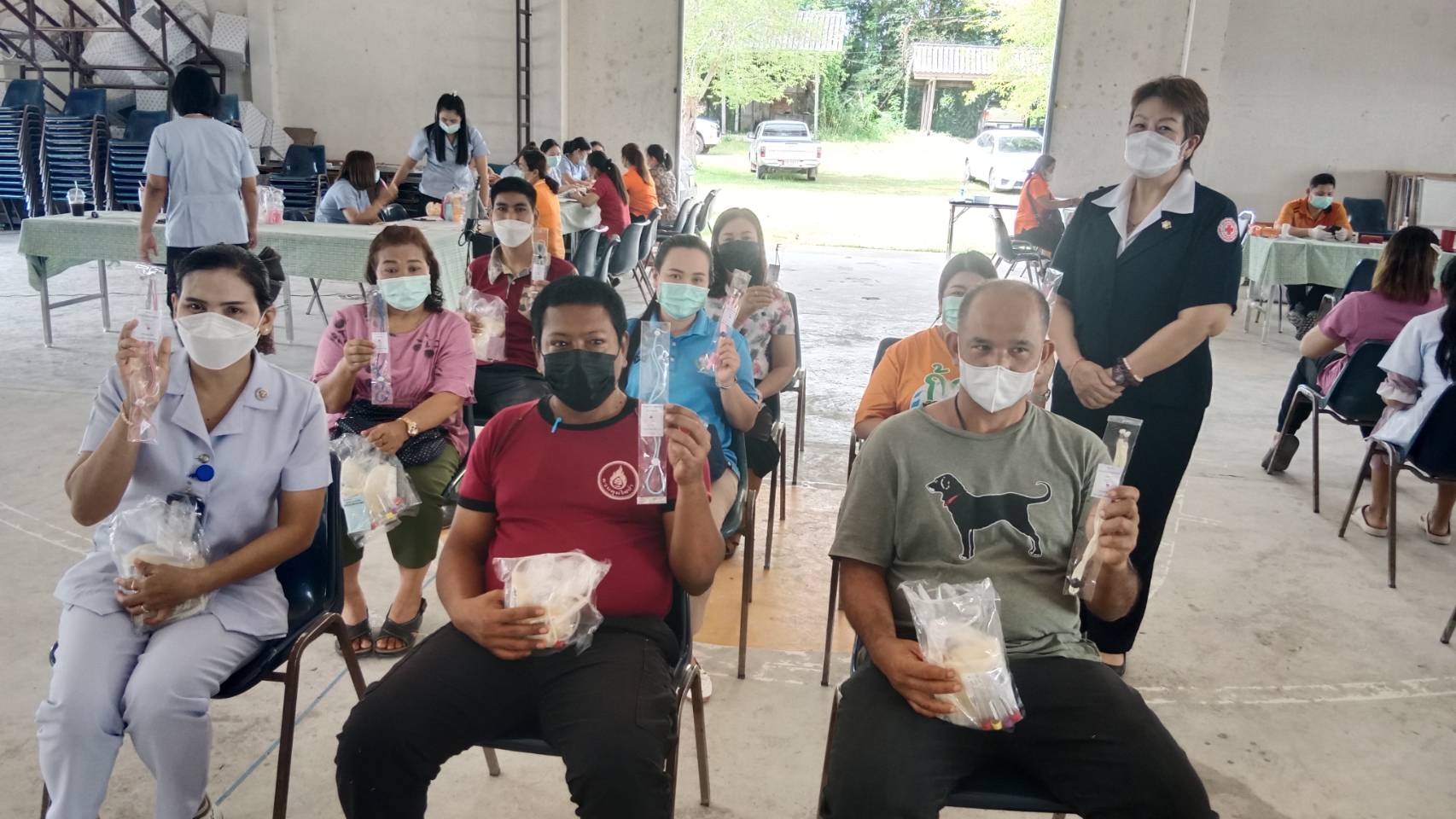 วันที่ 17 พฤศจิกายน 2565 เจ้าหน้าที่สาธารณสุข ร่วมให้บริการในการรับบริจาคโลหิตของอำเภอพนม ผู้ลงทะเบียนบริจาคโลหิต จำนวน 103 ราย โลหิตที่ได้ 94 ยูนิต