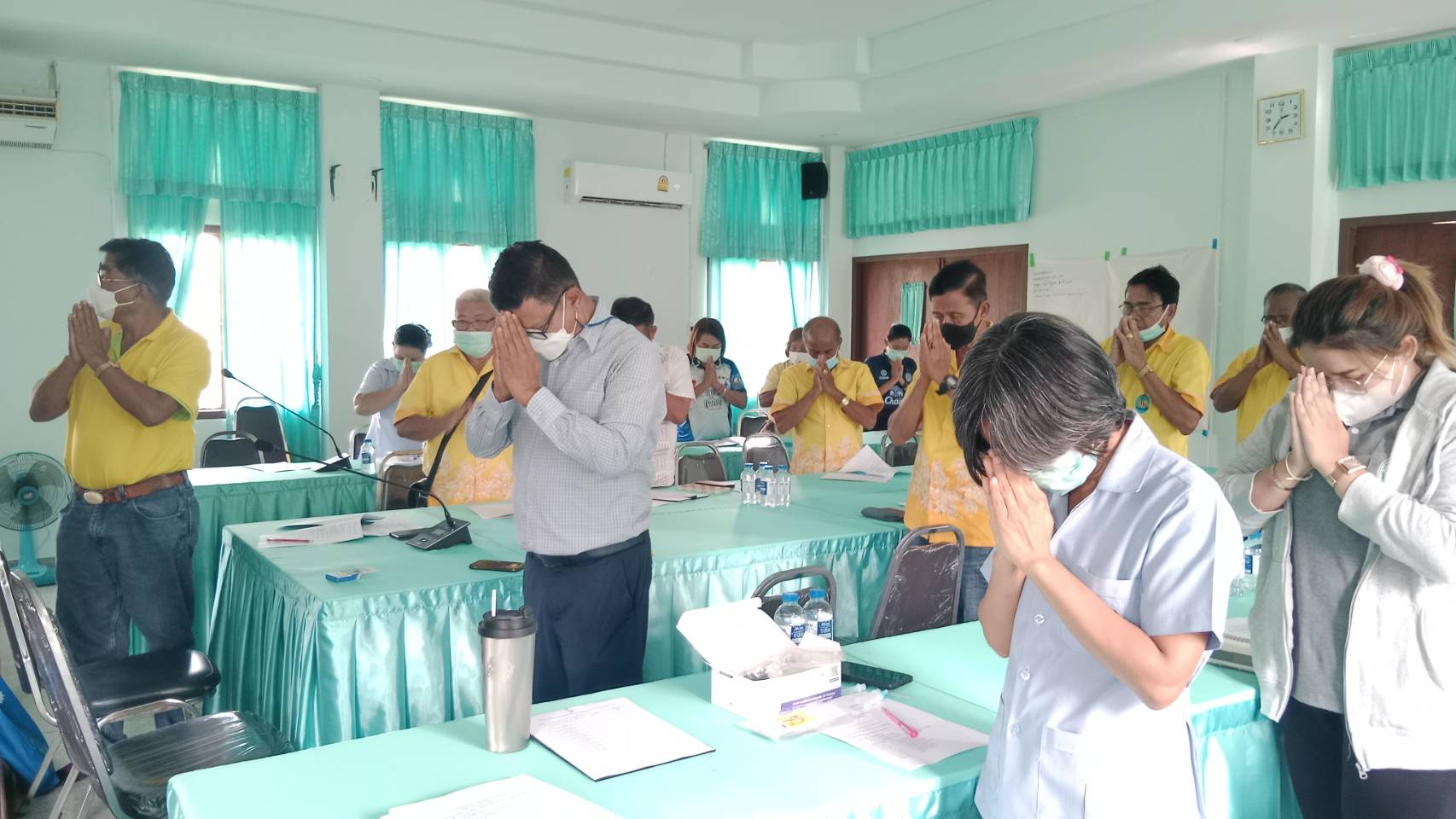 วันที่ 25 พฤศจิกายน 2565 เจ้าหน้าที่สาธารณสุขร่วมประชุมคณะกรรมการชมรมผู้สูงอายุอำเภอพนม ณ ห้องประชุมชั้น 2 สำนักงานสาธารณสุขอำเภอพนม