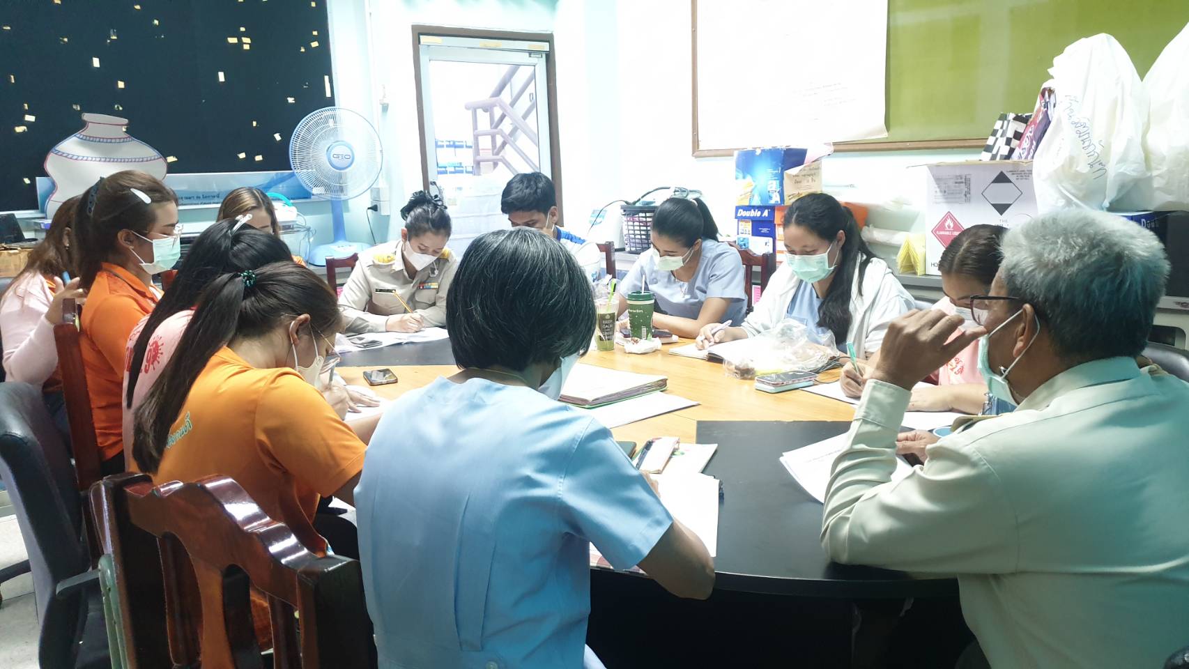 วันที่ 22 ธันวาคม 2565  นายสมาน วังฉาย  สาธารณสุขอำเภอพนม  นางสาวจันทวดี  ฤกษ์ดี  นักวิชาการสาธารณสุขปฏิบัติการ  และผู้รับผิดชอบงาน อสม.รพ.สต. ทุกแห่ง ร่วมประชุมเพื่อปรึกษาการดำเนินงานกิจกรรมตรวจสุขภาพ อสม.อำเภอพนม