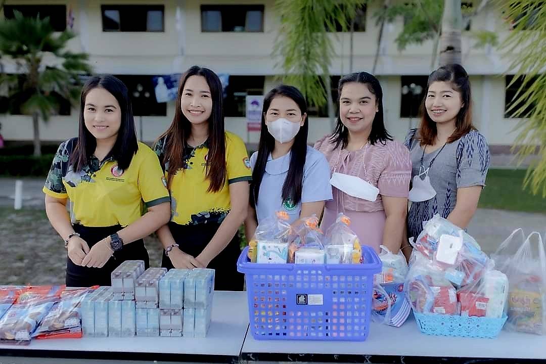 วันที่ 26 มิถุนายน 2566 เวลา 07.00น. เจ้าหน้าที่สาธารณสุขอำเภอพนม ร่วมพิธีทำบุญตักบาตร พระสงฆ์ จำนวน 9 รูป ถวายพระกุศล งานฉลองพระชนมายุ 8 รอบ สมเด็จพระอริยวงศาคตญาณ สมเด็จพระสังฆราช สกลมหาสังฆปริณายก ณ หน้าที่ว่าการอำเภอพนม จังหวัดสุราษฎร์ธานี