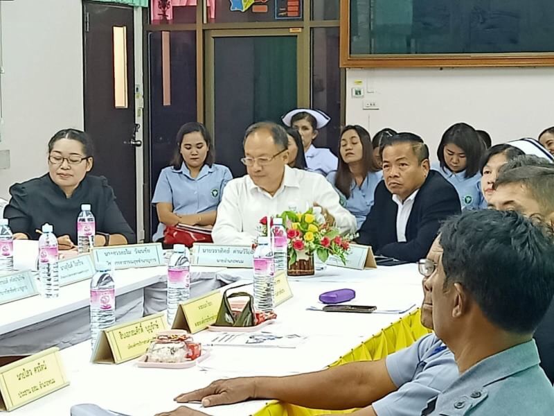 นายวราทิตย์ ด่านวิริยะกุล นายอำเภอพนม พร้อมนายมิตร บุญชุม สาธารณสุขอำเภอพนม ร่วมต้อนรับคณะกรรมการประเมิน รพ.สต. ติดดาว 7 มิถุนายน 2562 ณ รพ.สต.ต้นยวน ขอขอบคุณ ทีมสาธารณสุขพนม พี่เลี้ยงจากโรงพยาบาลพนม ผู้นำท้องถิ่น ผู้นำท้องที่ อสม. ภาคีเครือข่าย และทุกๆท่าน ที่ร่วมกันดำเนินงานพัฒนาเพื่อการบริการสุขภาพประชาชนให้ได้ตามมาตรฐาน