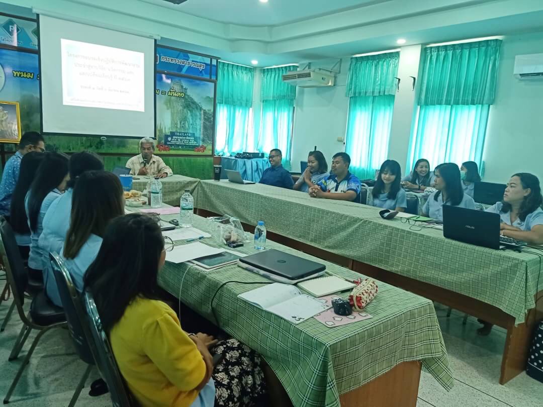 สาธารณสุขอำเภอพพนม เปิดโครงการอบรมเชิงปฏิบัติการพัฒนางานประจำสู่งานวิจัย นวัตกรรม และแลกเปลี่ยนเรียนรู้  ปี 2563 ของเครือข่ายบริการสุขภาพอำเภอพนม  ระยะที่ 1. 