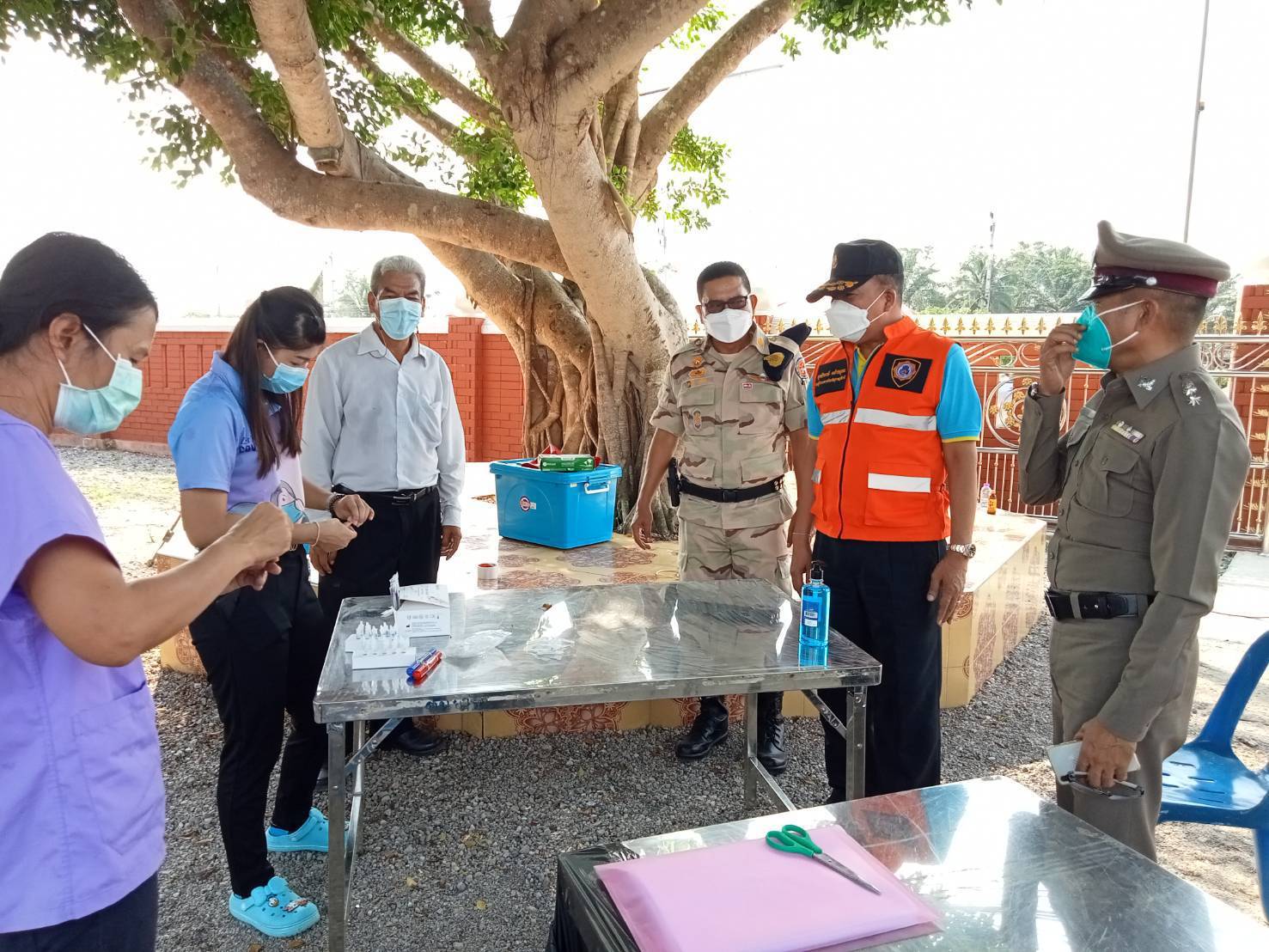 วันนี้ (12เมษายน 65) ท่านสุทธิพงษ์ คล้ายอุดม รองผู้ว่าราชการจังหวัดสุราษฎร์ธานี, นายสุเชาว์ ทูโมสิก นายอำเภอพนม, ปลัดอำเภอพนม ออกเยี่ยมให้กำลังใจเจ้าหน้าที่