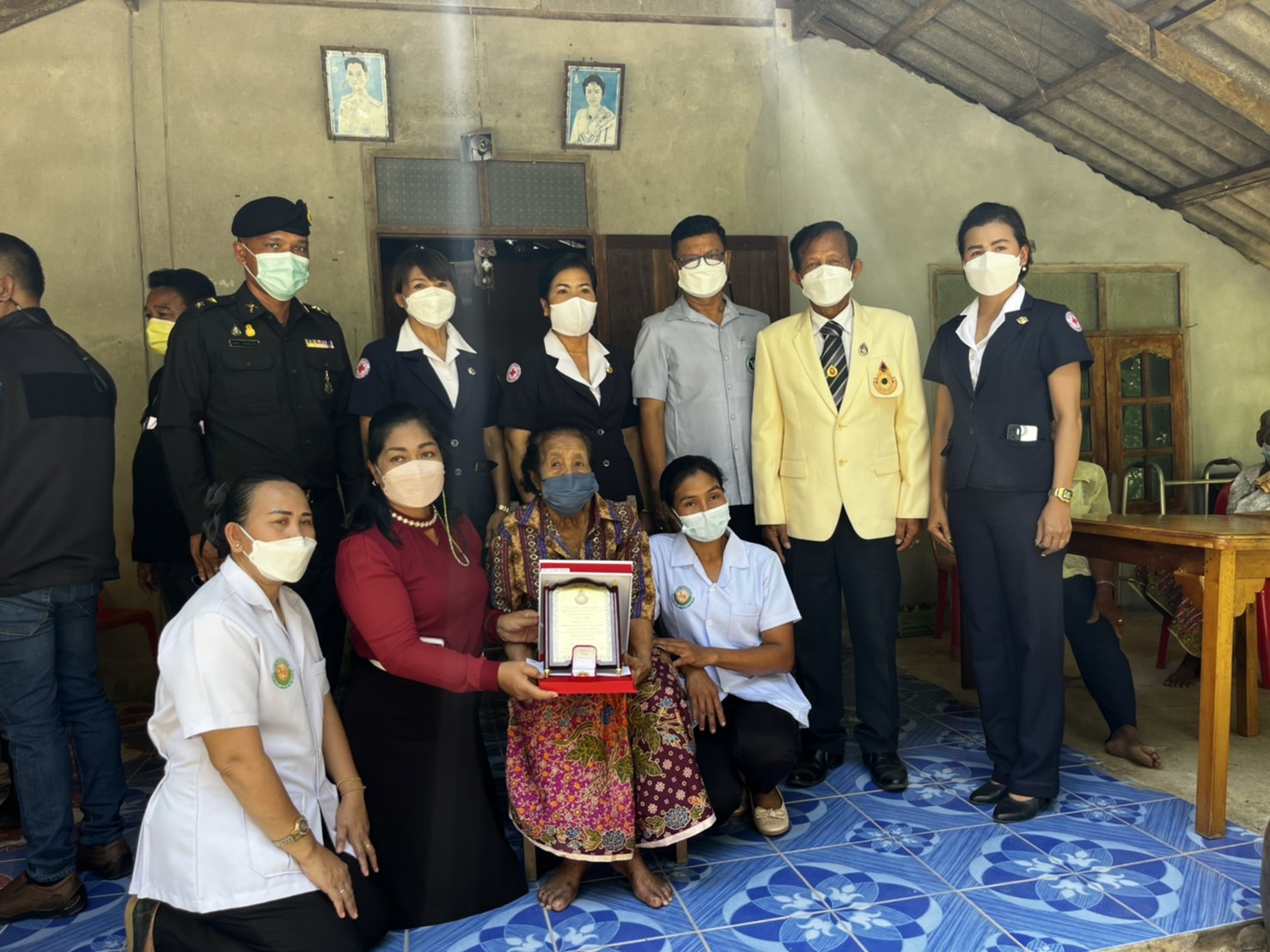 กิจกรรมมอบโล่เกียรติคุณแก่ผู้สูงอายุ 100 ปีขึ้นไป